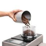 DeLonghi Rivelia Volautomatische Koffiezetapparaatmolen 19 Bar Beige + WiZ Smart WiFi Plug - Afbeelding 2