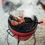 Kamado Joe Jr. 13,5 inch houtskoolbarbecue in Blaze Red - Afbeelding 4